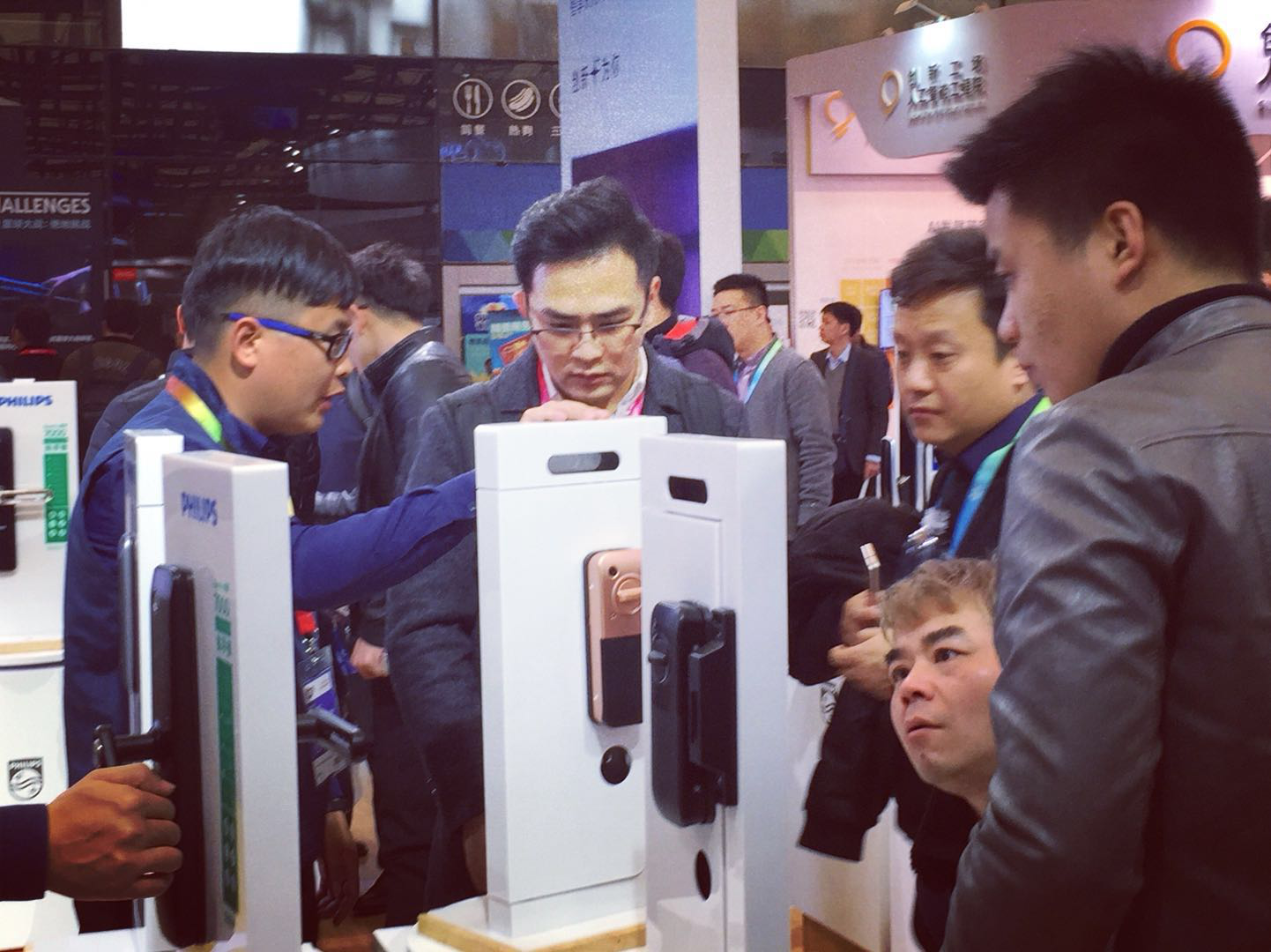 飞利浦智能锁AWE大放异彩,一锁开启智能新生活 飞利浦智能锁AWE大放异彩,一锁开启智能新生活