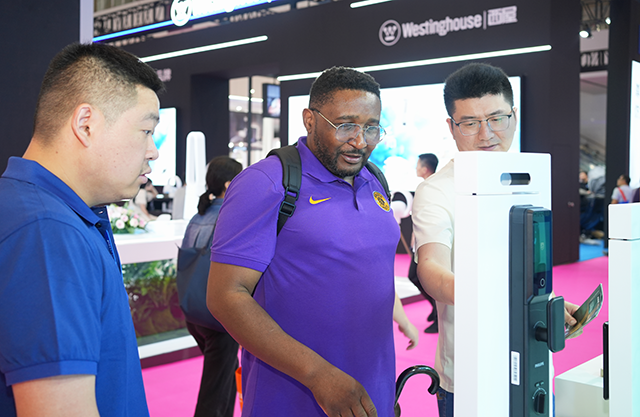 飞利浦智能锁携小蓝盾702系列产品亮相深圳礼品展